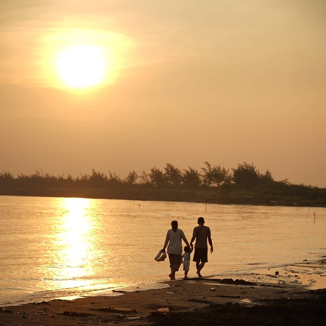 Foto Keindahan Pantai Tirang Foto Keindahan Pantai Tirang